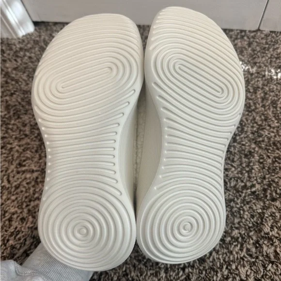 Women's Wool Runner Go - Fluff in Natural White - Picture 7 of 8